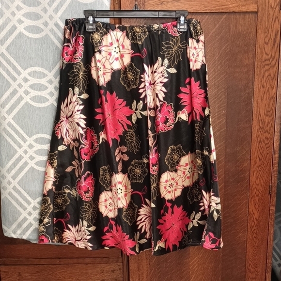 A2-21 Satin-like Floral Print A-line Skirt 16W - Picture 1 of 4